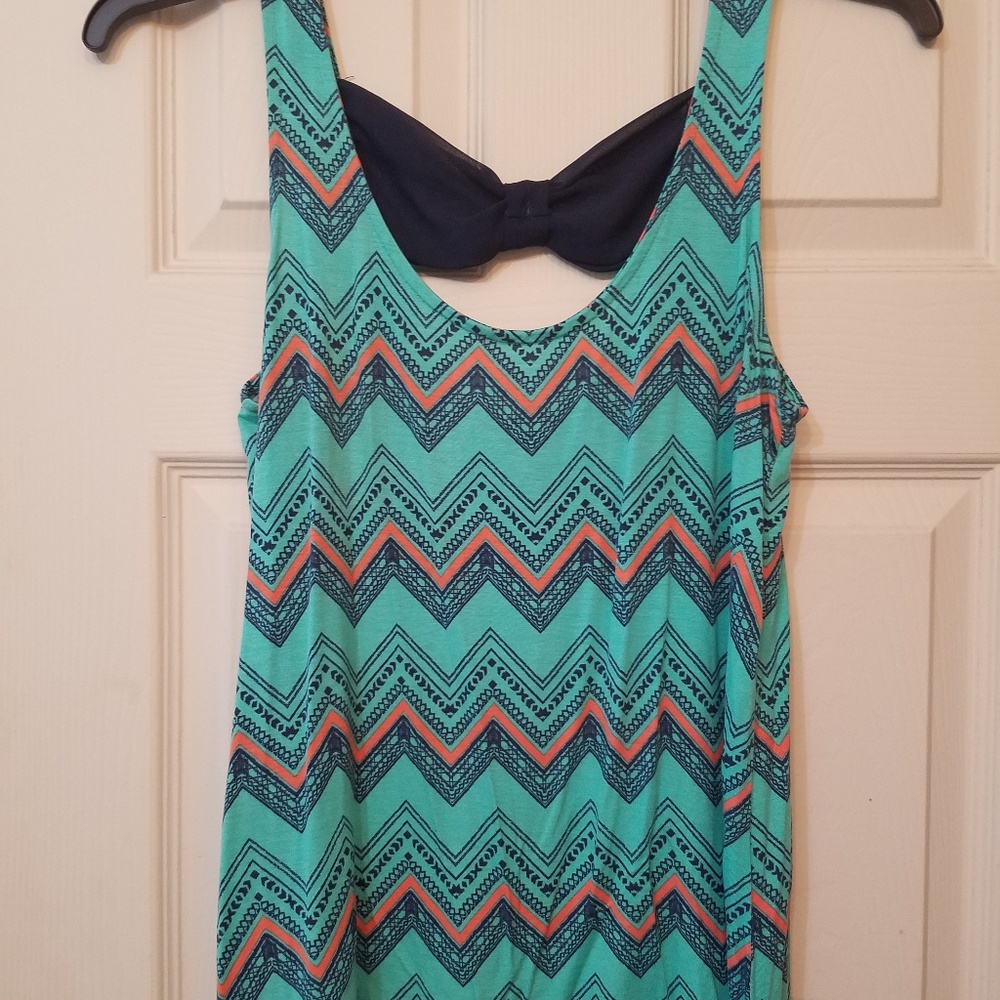 Sleeveless shirt tank